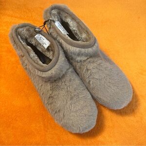 Arizona Jean Co Cozy Tan Faux Fur Women's Slippers
